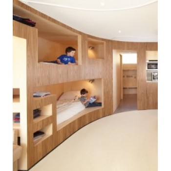 Интересное решение двухъярусной кровати для детской комнаты
