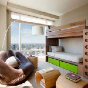 Двухъярусная кровать для детской комнаты. 30 свежих примеров с фото