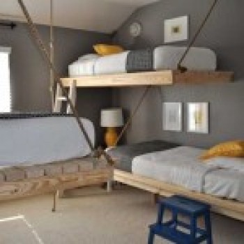 Двухъярусная кровать для детской комнаты. 30 свежих примеров с фото