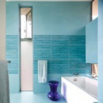 Примеры для поиска вдохновения: плитка для ванной в голубых тонах
