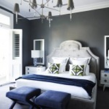 Дизайн интерьера: насыщенный серый цвет стен в контрасте с белым