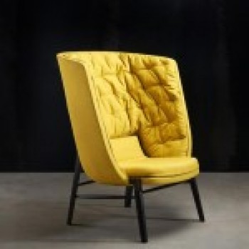 Неожиданное жёлтое кресло в интерьере; 10 примеров с фото