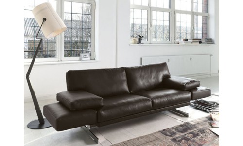 Огромный кожаный диван дизайнеров Альфреда Клини и Габриэле Ассманн