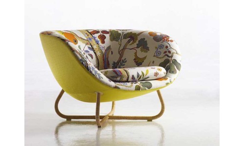 Уютная мягкое кресло с обивкой из ткани от Эрика Йоргенсена
