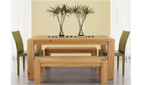 Обеденный стол из массива натуральной древесины