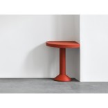 Дизайнер Себастьян Невер и его стол из алюминия, MDF и полиуретанового каучука