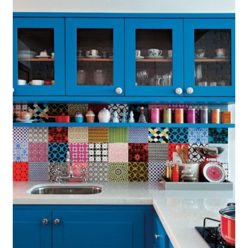 Цветные кухонные фартуки, интересные идеи