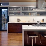 Соединение функциональности и стиля в кухонных шкафчиках