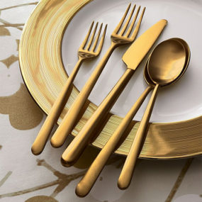 Итальянский Gold Flatware - Meret Flatware от Crate & Barrel