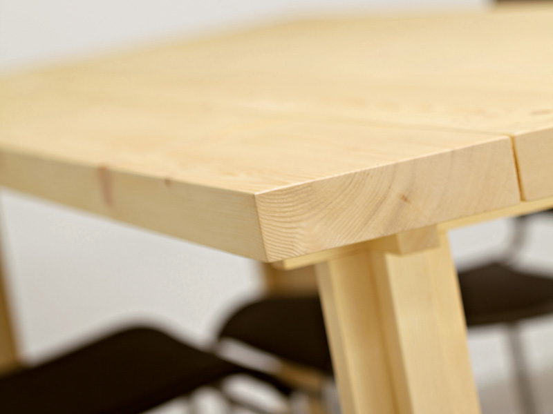 игривая-карандаш стол-в-твердой древесины-на-Анжело-Микели-3.jpg