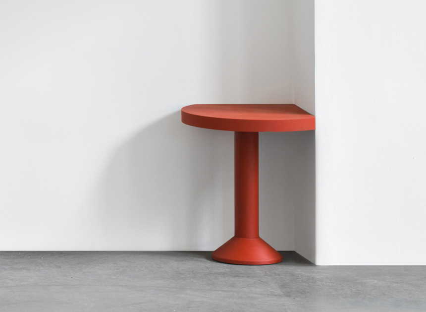 красный угловой стол от Schellmann 1 Красная угловая таблица от Schellmann