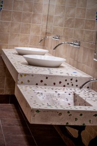 Дизайн ванной комнаты с использованием бетонных столешниц
