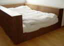 кровать с высокими бортами