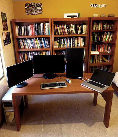 Пример самодельного стола для компьютера и других гаджетов