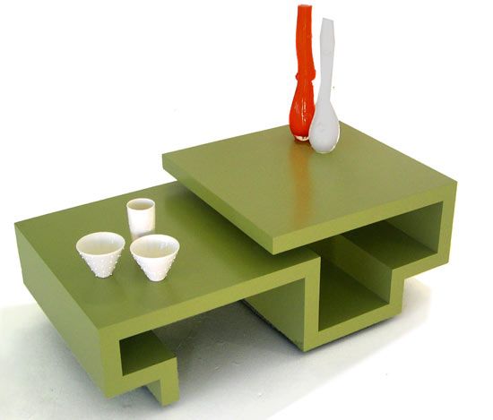 Зеленый стол оригинальной формы