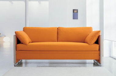 Раскладной диван, оранжевого цвета. Раскладывается в двухъярусную кровать.