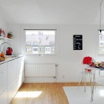 Белая кухня в городской квартире