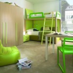 Набор детской мебели в зеленых тонах.
