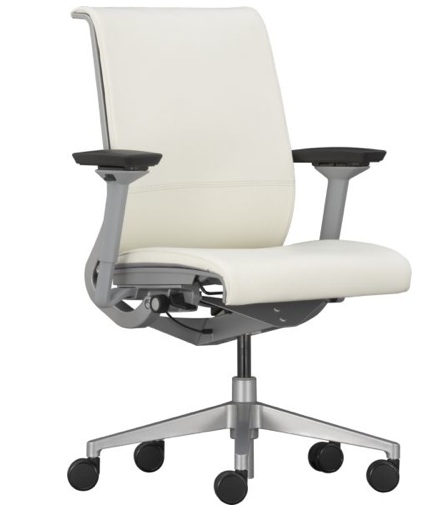 Белое офисное кресло для домашнего офиса