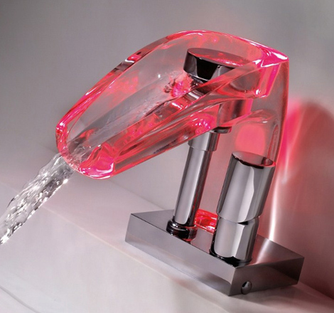 Кран смеситель для ванны с ЛЕД подсветкой, показывающей температуру воды