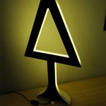 Плоская настольная лампа символ