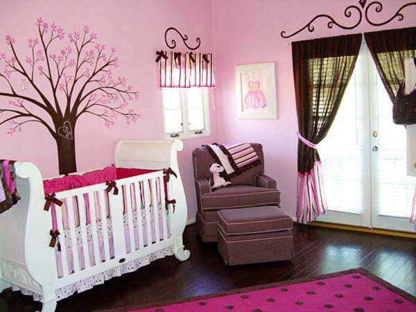 Детская комната виниловые наклейки деревьев на розовом фоне