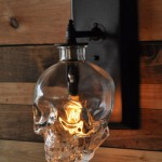 Стеклянный светильник в форме черепа