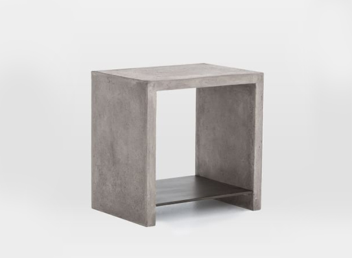 Бетонный стол простой формы