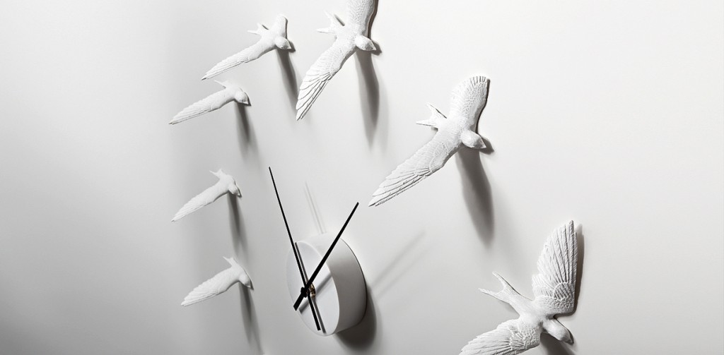 Современные часы с фигурками птиц