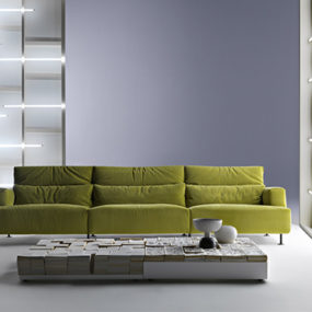 Светло-зеленый диван Aire от Cassina - разборный и пригодный для повторного использования