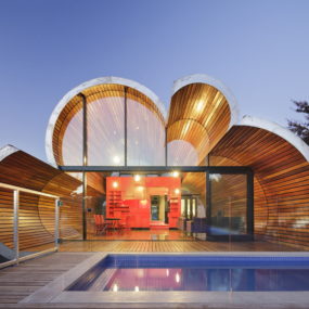 Living on Cloud 9: Cloud House добавляет ультрасовременный элемент в исторический дом