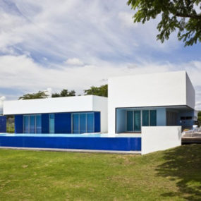 Современные дома с бассейном - True Blue Home