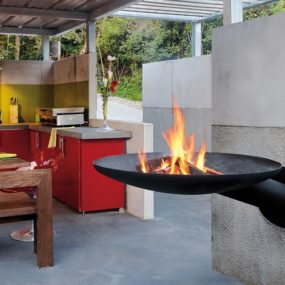 Sunfocus Outdoor Fireplace принимает гриль на новые высоты