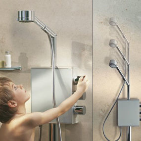 Регулируемая по высоте душевая лейка Aquamove от Keuco - душ подходит для всей семьи