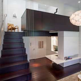 Manhattan Micro Loft с Multi Level Interiors