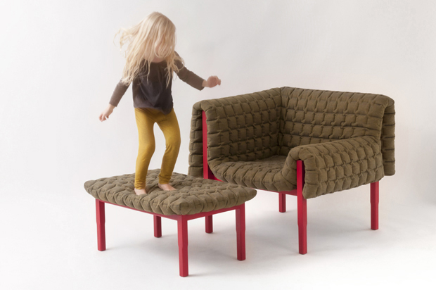 одно вооруженное кресло розетой 2 thumb 630x418 26655 Кресло Ruche от Ligne Roset Полная коллекция