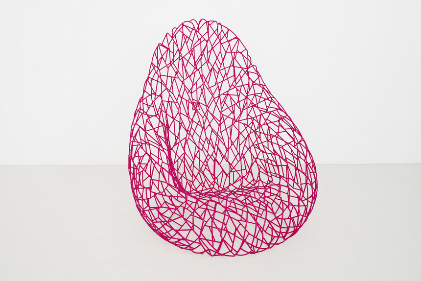 розовое кресло для постановки никогда не выглядело более розовым 2 Pink Chair Chair никогда не выглядело более необычным